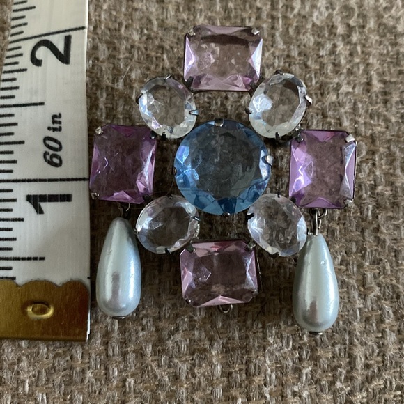 Vintage large chunky crystal brooch blue pink Pearl drops pin - Picture 2 of 3